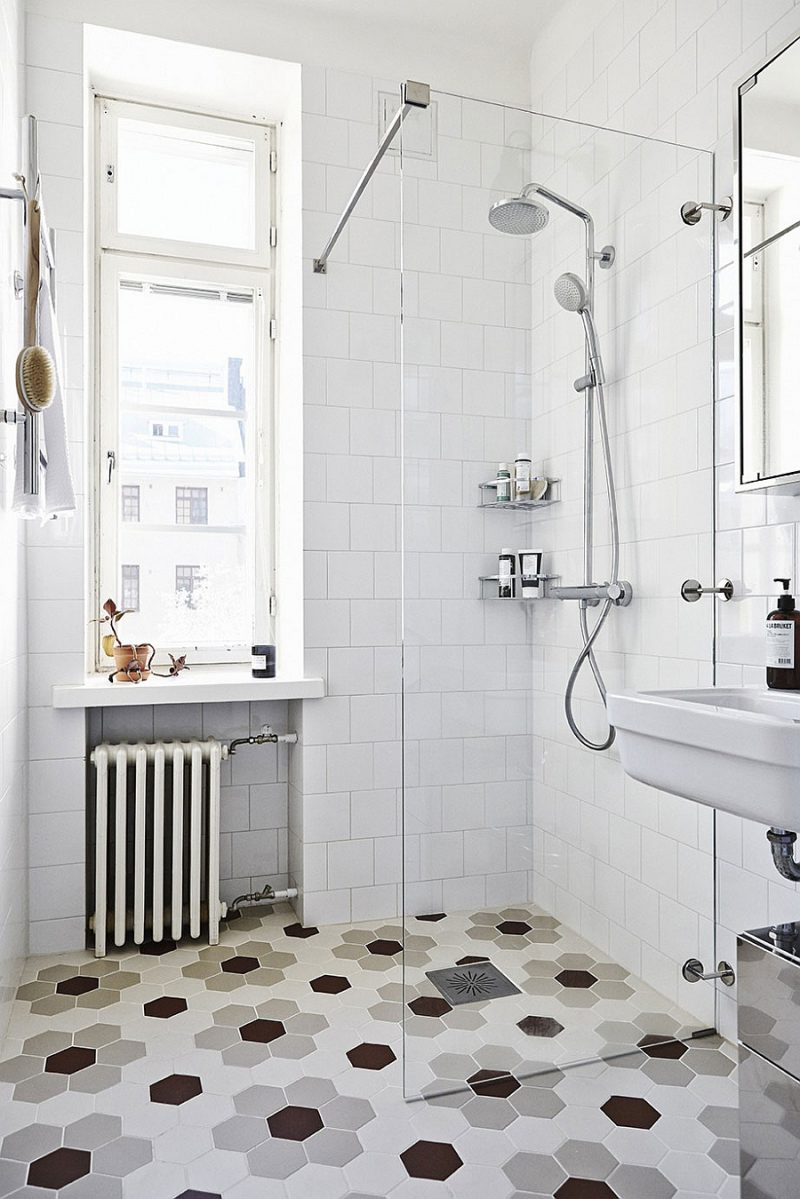 Scandinavian-bathroom-design-with-hexagonal-floor-tiles
